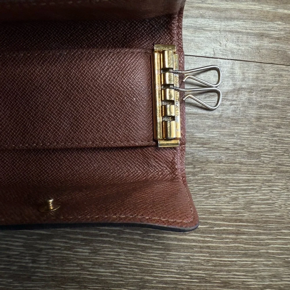 Authentic Louis Vuitton Monogram Key holder